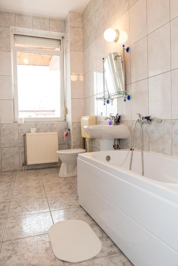 Bao Apartament & Rooms Oradea Exterior foto