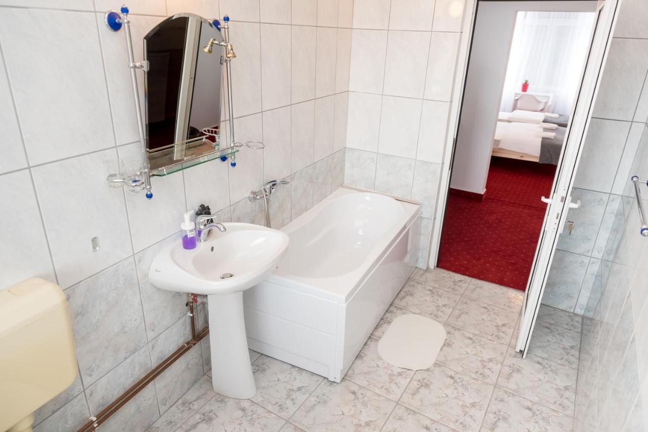 Bao Apartament & Rooms Oradea Exterior foto